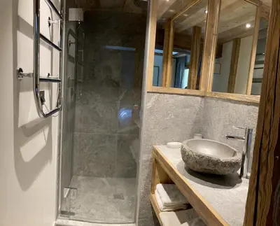 Salle de bains dans l'établissement Chalet Les Martin's 1