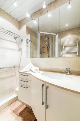 Salle de bains dans l'établissement Apartment Les Tommeuses - Val Claret-37 by Interhome
