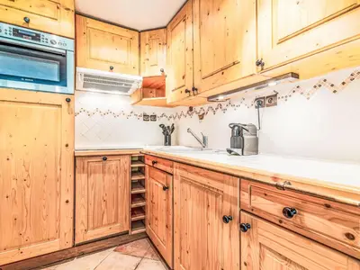 Cuisine ou kitchenette dans l'établissement Apartment Les Tommeuses - Val Claret-37 by Interhome