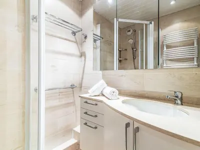 Salle de bains dans l'établissement Apartment Les Tommeuses - Val Claret-37 by Interhome