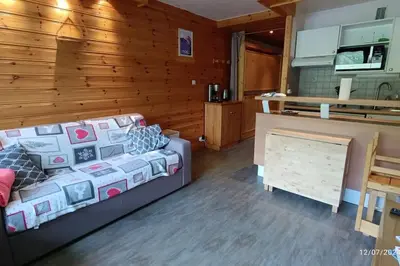 Cuisine ou kitchenette dans l'établissement Joli appartement situé à l'entrée du Val Claret