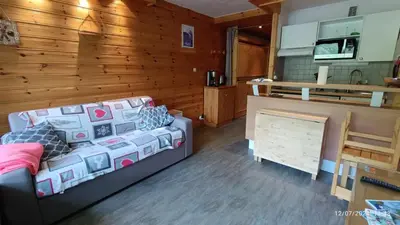 Cuisine ou kitchenette dans l'établissement Joli appartement situé à l'entrée du Val Claret