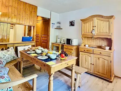Cuisine ou kitchenette dans l'établissement Val d'Isère : Appartement 3 pièces, balcon, 6 pers. - FR-1-411-925