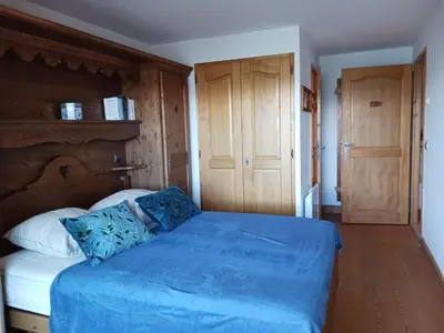 Un ou plusieurs lits dans un hébergement de l'établissement Spacieux 4 pièces au ski, 3 chambres, accès piscine - FR-1-411-948