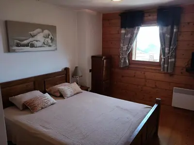 Un ou plusieurs lits dans un hébergement de l'établissement Résidence L'iseran - Spacieux 4 pièces, pieds des pistes, résidence haut de gamme avec piscine, vue splendide sur le Mont Blanc et terrasse Ouest. MAE-8921