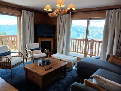 Coin salon dans l'établissement Résidence L'iseran - Spacieux 4 pièces, pieds des pistes, résidence haut de gamme avec piscine, vue splendide sur le Mont Blanc et terrasse Ouest. MAE-8921