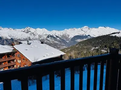 Vue générale sur la montagne ou vue sur la montagne depuis l'appartement