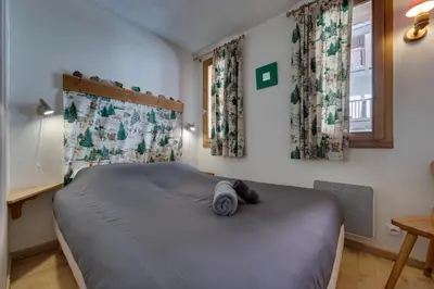 Un ou plusieurs lits dans un hébergement de l'établissement BARME DE L'OURS 2 Bel appartement dans un Chalet