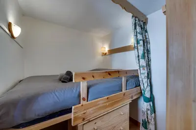 Un ou plusieurs lits dans un hébergement de l'établissement BARME DE L'OURS 2 Bel appartement dans un Chalet