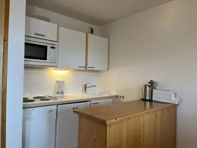 Cuisine ou kitchenette dans l'établissement Appartement cosy 3 pièces, 6 pers, balcon, proche pistes et centre, animaux admis - FR-1-757-106
