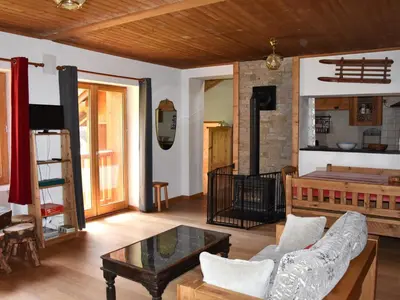 Coin salon dans l'établissement Chalet chaleureux 6 pers proche centre, Pralognan - FR-1-464-234