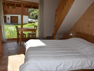 Un ou plusieurs lits dans un hébergement de l'établissement Chalet chaleureux 6 pers proche centre, Pralognan - FR-1-464-234