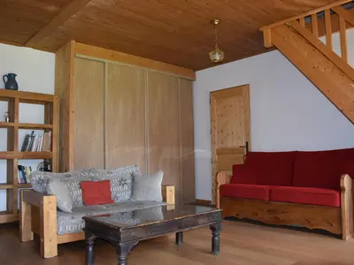 Coin salon dans l'établissement Chalet chaleureux 6 pers proche centre, Pralognan - FR-1-464-234