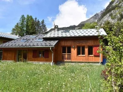 Vue générale sur la montagne ou vue sur la montagne depuis le chalet