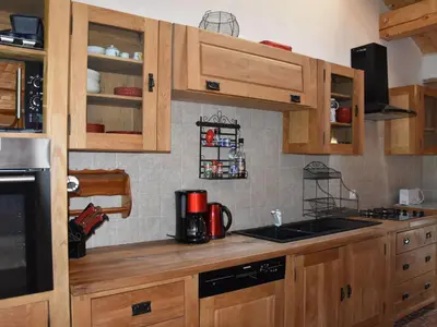 Cuisine ou kitchenette dans l'établissement Chalet chaleureux 6 pers proche centre, Pralognan - FR-1-464-234