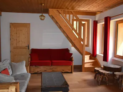 Coin salon dans l'établissement Chalet chaleureux 6 pers proche centre, Pralognan - FR-1-464-234