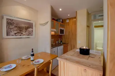 Cuisine ou kitchenette dans l'établissement Studio 3 personnes avec place de parking couverte