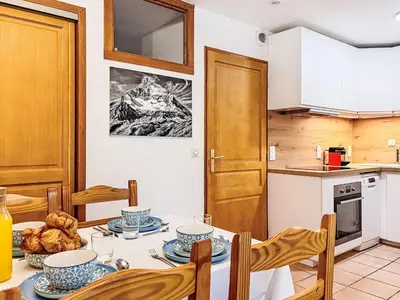 Cuisine ou kitchenette dans l'établissement Apartment Les Balcons de Val Cenis le Haut by Interhome