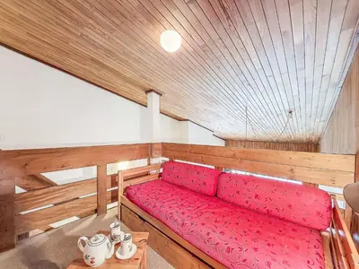 Coin salon dans l'établissement Apartment Le Grand Tichot A et B - Val Claret-18 by Interhome