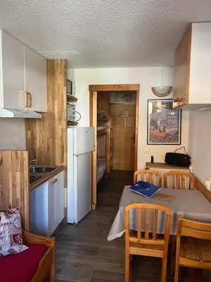Cuisine ou kitchenette dans l'établissement Tignes - Studio rénové pour 3 personnes