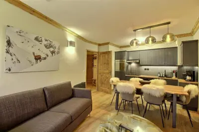 Cuisine ou kitchenette dans l'établissement ARC 1950, Appartement 6 couchages, Exposition Ouest, Vue Col des Frêtes, Sauna Hammam Jacuzzi Piscine Vue MontBlanc