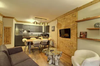 Cuisine ou kitchenette dans l'établissement ARC 1950, Appartement 6 couchages, Exposition Ouest, Vue Col des Frêtes, Sauna Hammam Jacuzzi Piscine Vue MontBlanc