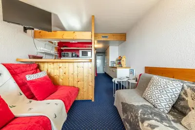 Cuisine ou kitchenette dans l'établissement Appartement ambiance cosy Les ARCS 1800