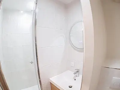 Salle de bains dans l'établissement Appartement Rénové Centre Val d'Isère - 6 Pièces, 10 Pers, Parking - FR-1-518-160