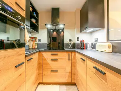 Cuisine ou kitchenette dans l'établissement Appartement rénové avec wifi et animaux acceptés au cœur de Val-d'Isère - FR-1-694-366