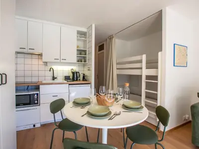 Cuisine ou kitchenette dans l'établissement Charmant studio 4 pers avec wifi Val-d'Isère - FR-1-694-364