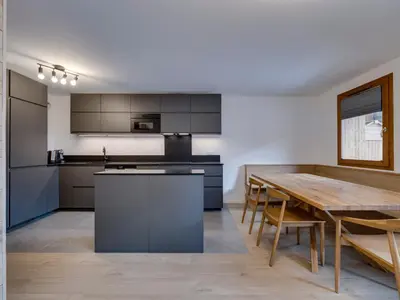 Cuisine ou kitchenette dans l'établissement Appartement rénové 3* · Pied des pistes · Balcon · Parking · Wifi - FR-1-502-585
