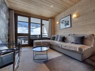Coin salon dans l'établissement Appartement lumineux, skis aux pieds avec WIFI - FR-1-502-586
