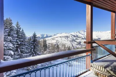 Vue générale sur la montagne ou vue sur la montagne depuis l'appartement