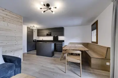 Cuisine ou kitchenette dans l'établissement Résidence Maison Neuve - Appartement rénové·Pied des pistes·Balcon·Parking MAE-0391