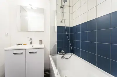 Salle de bains dans l'établissement Résidence Thuria - Spacieux 3 pièces 7/8 personnes MAE-4674