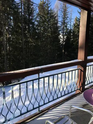 Balcon ou terrasse dans l'établissement Résidence Thuria - Spacieux appartement rénové 8 personnes MAE-4694