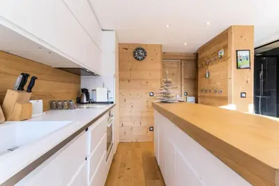 Cuisine ou kitchenette dans l'établissement Résidence Thuria - Spacieux appartement rénové 8 personnes MAE-4704