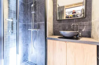 Salle de bains dans l'établissement Résidence Thuria - Spacieux appartement rénové 8 personnes MAE-4704