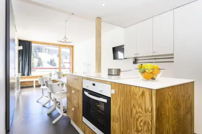 Cuisine ou kitchenette dans l'établissement Résidence Lauzieres - Appartement 3 pèces 7 personnes pied des pistes MAE-4764