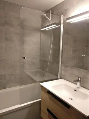 Salle de bains dans l'établissement Résidence Varet 2 - Appartement rénové 3 pièces 7 personnes MAE-4774
