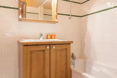 Salle de bains dans l'établissement Résidence Saint Bernard - Appartement 3 pièces 4/5 personnes MAE-4834