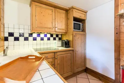 Cuisine ou kitchenette dans l'établissement Résidence Alpages Du Chantel - Charmant Appartement 3 Pièces 6 personnes MAE-4894