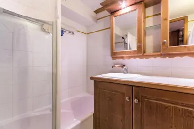 Salle de bains dans l'établissement Résidence Alpages Du Chantel - Charmant Appartement 3 Pièces 6 personnes MAE-4894