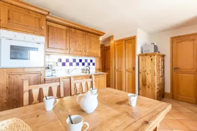 Cuisine ou kitchenette dans l'établissement Résidence Alpages Du Chantel - Appartement 3 pièces 6 personnes MAE-4914