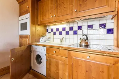 Cuisine ou kitchenette dans l'établissement Résidence Alpages Du Chantel - Appartement 3 pièces 6 personnes MAE-4914