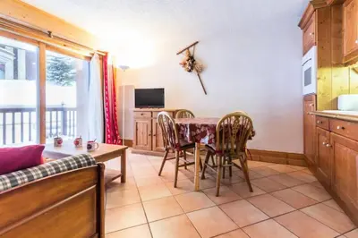 Télévision ou salle de divertissement dans l'établissement Résidence Alpages Du Chantel - Appartement 3 pièces 6 personnes MAE-4924