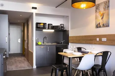 Cuisine ou kitchenette dans l'établissement Résidence Varet 2 - Studio rénové 5 personnes MAE-4954