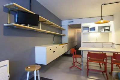 Cuisine ou kitchenette dans l'établissement Résidence Lauzieres - Studio 5 personnes pied des pistes MAE-5244