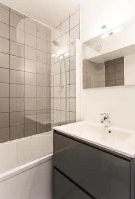 Salle de bains dans l'établissement Résidence Varet 3 - Studio rénové 5 personnes MAE-5354
