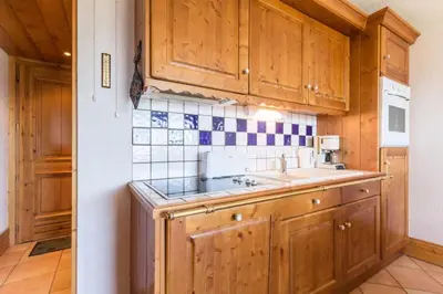 Cuisine ou kitchenette dans l'établissement Résidence Alpages Du Chantel - Appartement 3 pièces 4 personnes MAE-5424